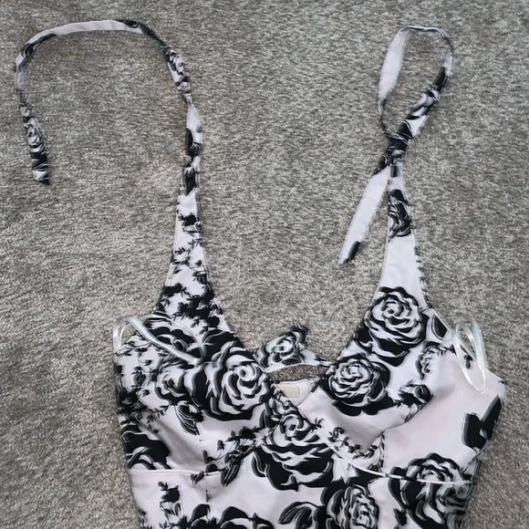 White House Black Market Floral Top w Belt size 4 - Picture 4 of 13